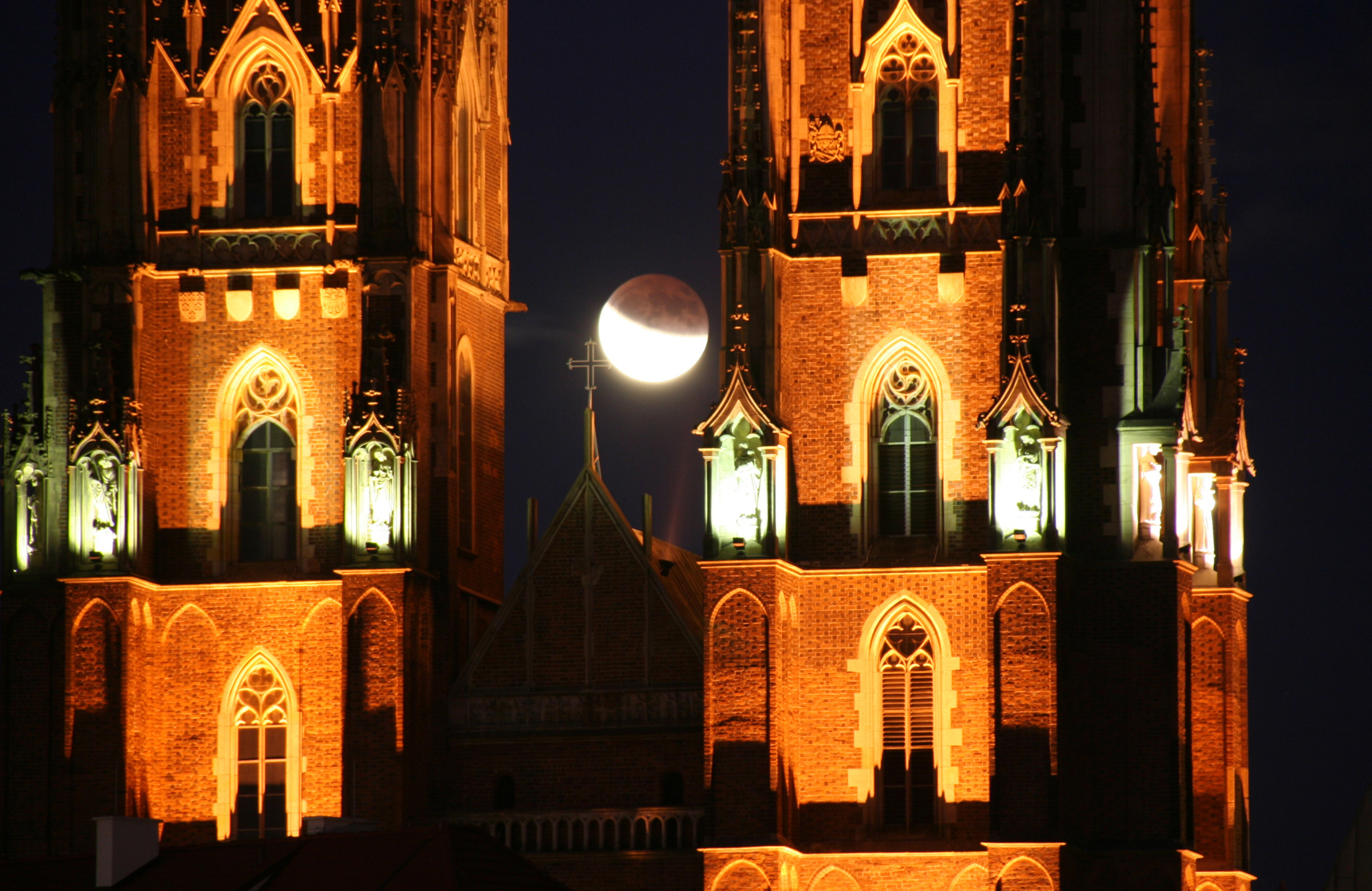 Partial lunar eclipse and Wrocław Cathedral